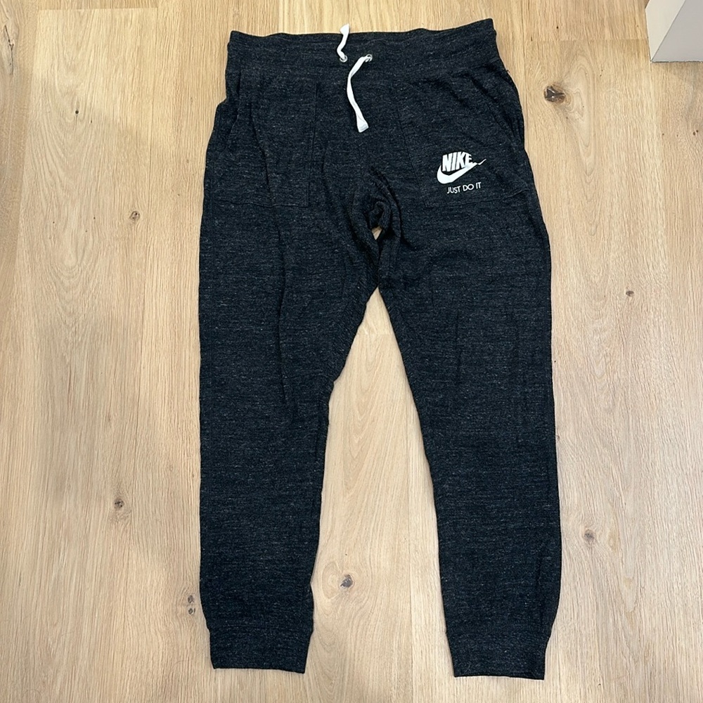 Nike women’s pants size M